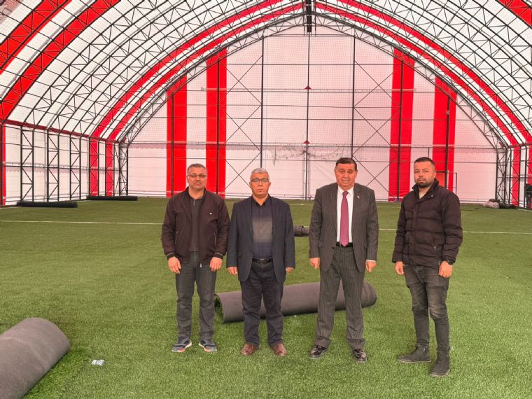Belediyemize Ait Halı Sahanın Yenileme Çalışmalarını Yerinde İnceleyerek Değerlendirmelerde Bulunduk