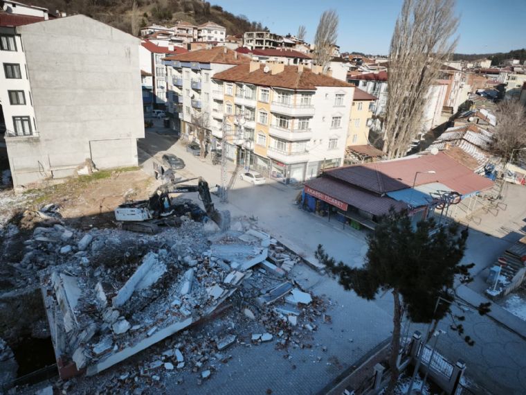 Belediyemiz Fen İşleri Müdürlüğüne Bağlı Ekiplerimiz Tarafından Başlanılan Hacıosman Deresi Üzerindeki 60'a Yakın Dükkan ve İşyerinin Yıkım Çalışmalarını Yerinde İnceledik.