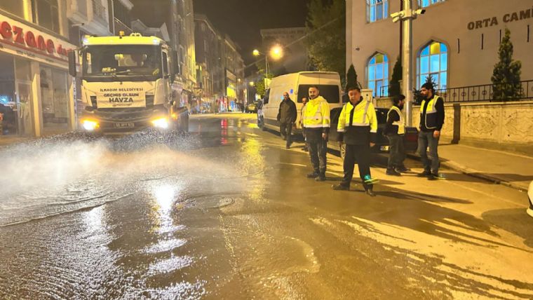 Havza'mızda Çalışmalarımız Gece Gündüz Demeden Devam Ediyor.  Tüm Ekiplerimiz; Yolların Açılması, Temizlik Faaliyetleri ve Saha Çalışmalarını Yoğun Şekilde Devam Ettirmektedir. Fedakârca Görev Yapan Tüm Personelimize Teşekkür Ediyorum.