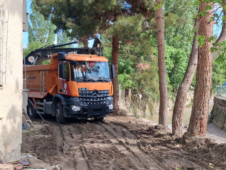Sel Felaketinin Ardından İlçemizde Hayatı Normale Döndürmek İçin Kaymakamımız Sn. Mustafa Ayvat ve Ekiplerimiz ile Birlikte Sahadayız.