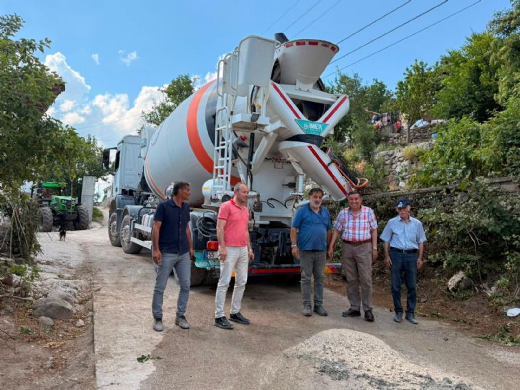 Kırsal Mahallelerimizde Haftasonu Mesaimiz Hızla Devam Ediyor.. Belediyemiz Fen İşleri Müdürlüğüne Bağlı Ekiplerimiz Tarafından Yapılan Yol Çalışmalarını İnceleyerek Değerlendirmelerde Bulunduk. .