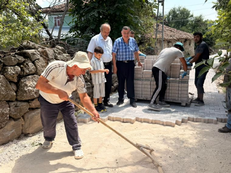 Belediyemiz Fen İşleri Müdürlüğüne Bağlı Ekiplerimizin Hafta Sonu Mesaisi Hızla Devam Ediyor.