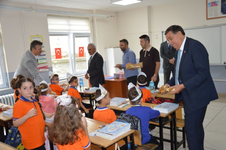 Kaymakamımız Sn. Samet Serin, Havza Milli Eğitim Müdürü Sn. Mehmet Oğuz Ertuğ ile Birlikte Karşıyaka Şehit Yüzbaşı Mahmut Top İlkokulu'nu Ziyaret Ettik.