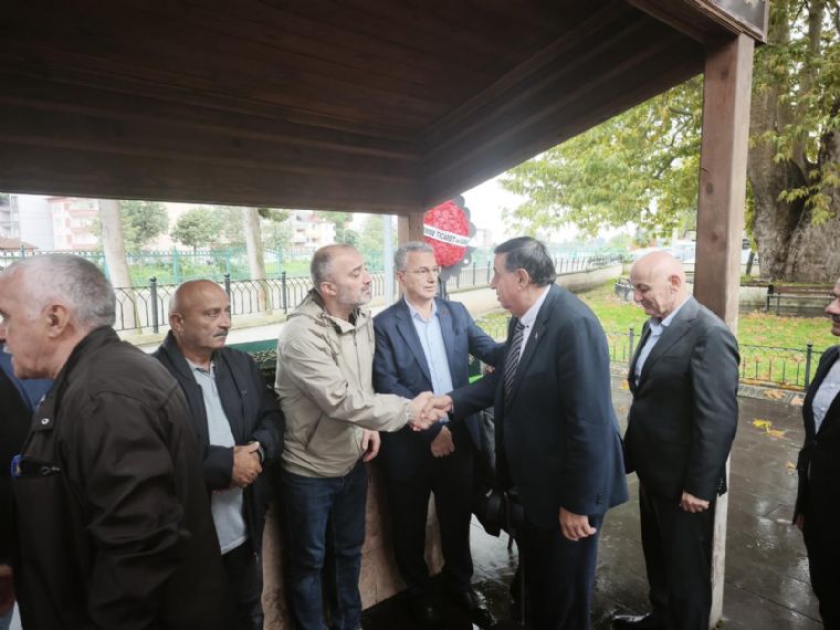 İlkadım Belediye Başkanımız Sn. İhsan Kurnaz’ın Kıymetli Dayısının Cenaze Törenine Katılarak Acısını Paylaştık. 