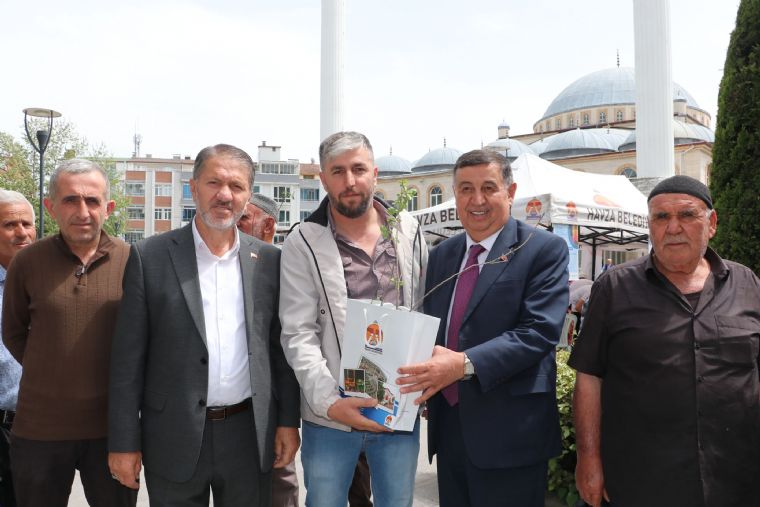 Havza Belediyesi Meyve Fidan Dağıttı